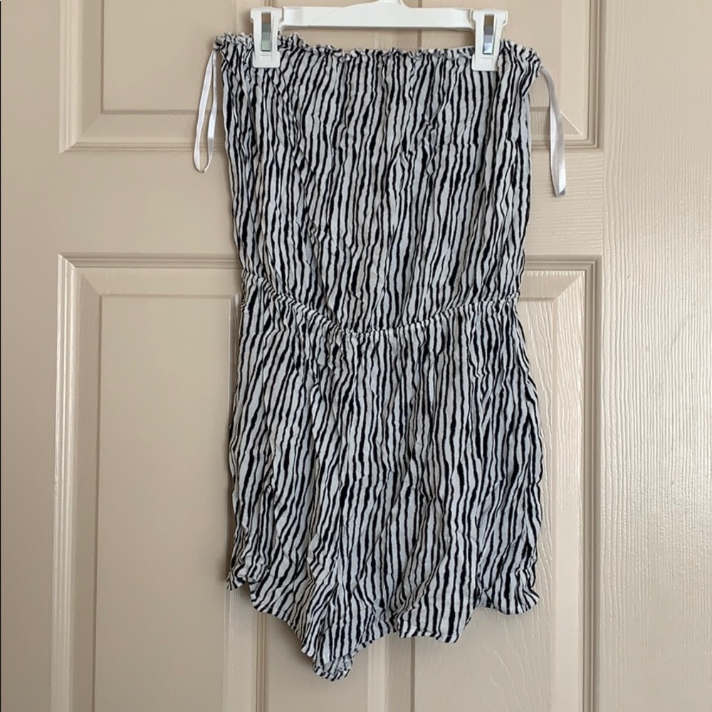 STRIPED STRAPLESS ROMPER